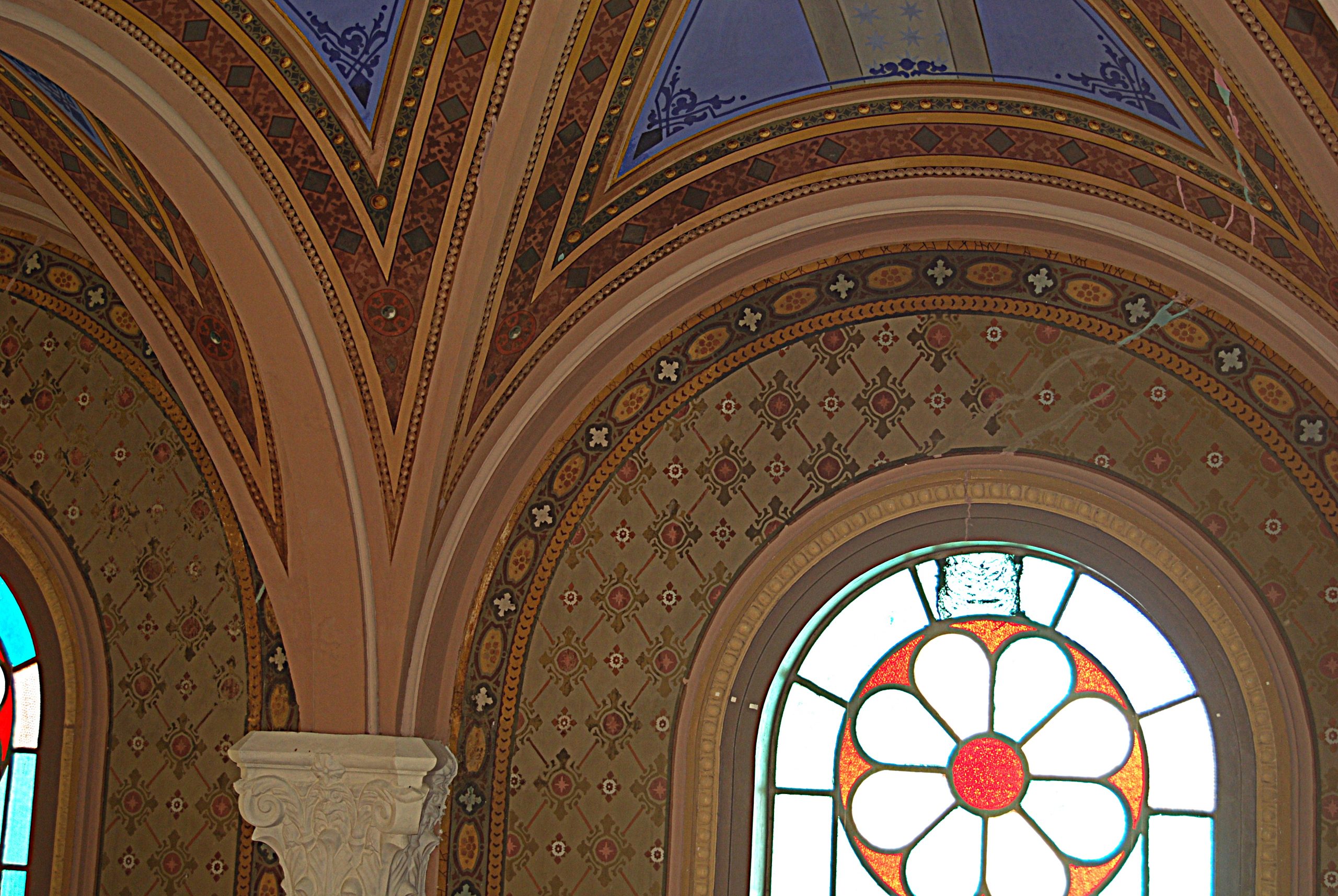 Detalhe da restauração de pintura decorativa em parede lateral da NLD - 01/07/2014 - 17h